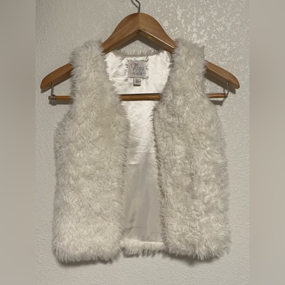 1989 Place White faux fur vest